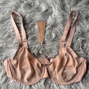 SKIMS No Show Molded Unlined Demi Bra - Brand New